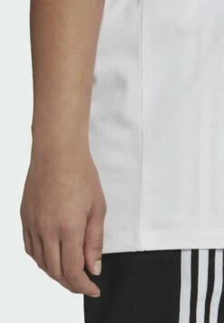 Adidas Originals Trefoil - T-Shirt Imprimé - White -ASOS 721be8c319bc42d7aa621ae8e3f886fa