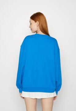 Adidas Originals Adicolor 70S - Sweatshirt - Bluebird -ASOS 75fc91cece7d47f0abc0bd38a153b86f