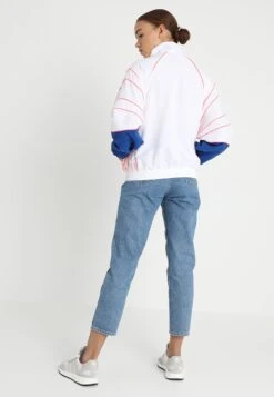 Adidas Originals Veste Légère - White -ASOS 765abd2ab10045ea9e36744c17972bf3