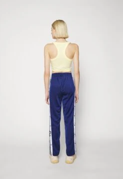 Adidas Originals Adicolor Classics Adibreak Trackpant - Pantalon De Survêtement - Dark Blue 10 Adidas Originals Adicolor Classics Adibreak Trackpant - Pantalon De Survêtement - Dark Blue -ASOS 7942261ce210487cb70a0630b2dca02d