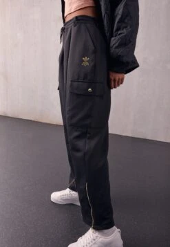 Adidas Originals Pants - Pantalon Cargo - Black -ASOS 7992753647714c58870cd5da8e1bba4b