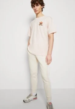 Adidas Originals Tref Tee Unisex - T-Shirt Imprimé - Quartz -ASOS 7b64380ae3414c54a17f989f31c5b1c5