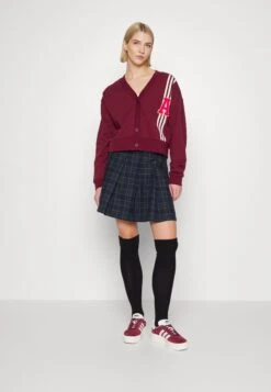 Adidas Originals Originals Collegiate Cardigan - Sweat Zippé - Shadow Red -ASOS 7bb6e6b07fe548c3802ddbd79c371e67