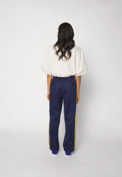 Adidas Originals Sst Tp Os - Pantalon De Survêtement - Dark Blue 10 Adidas Originals Sst Tp Os - Pantalon De Survêtement - Dark Blue -ASOS 7bdde7b2911046fda01c2c4a9ebd6769