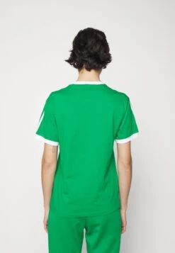 Adidas Originals 3 Stripes Tee - T-Shirt Imprimé - Green -ASOS 7db2ec10376f4d3da2d3d2e0ebb67458