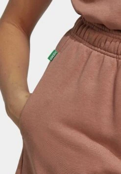 Adidas Originals Essentials - Pantalon De Survêtement - Clay Strata -ASOS 7fd7a269f7fd4fe8a2dda2ec8a4e0f6a