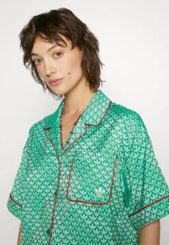 Adidas Originals Adicolor 70S Shirt - Blouse - Green -ASOS 8203b7a60a5f4715b061fc9746259167