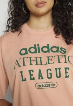 Adidas Originals Adidas Retro Luxury Tee - T-Shirt Imprimé - Ambient Blush -ASOS 85e093e46fa540ce96208eb0a90b06b7