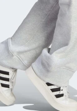 Adidas Originals Premium Essentials Made To Be Remade Relaxed - Pantalon De Survêtement - Light Grey Heather -ASOS 869c8f320a344e18b817185a80700b64