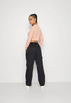 Adidas Originals Pants - Pantalon Cargo - Black -ASOS 86f2fd605a8246138e9cc61874ef270c