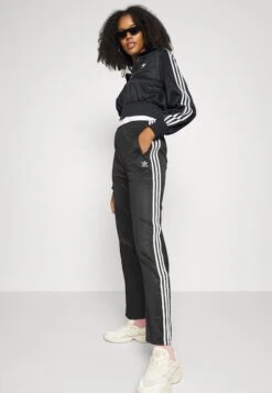 Adidas Originals Track - Veste Légère - Black -ASOS 88d3f2bf8b314ffaa5213e605d1a812b