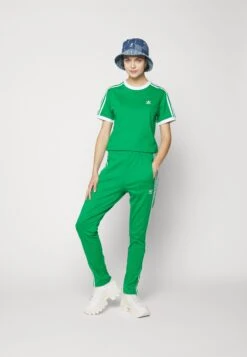 Adidas Originals 3 Stripes Tee - T-Shirt Imprimé - Green -ASOS 895b96119dfd468dad462a74889527d5