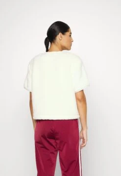 Adidas Originals Essentials Fluffy - T-Shirt Imprimé - White 10 Adidas Originals Essentials Fluffy - T-Shirt Imprimé - White -ASOS 89fa5ec682da40f48064d6e31bd56910