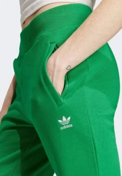 Adidas Originals Essentials Slim - Pantalon De Survêtement - Green -ASOS 8b36148395d64b76b13b81e4f0460e34