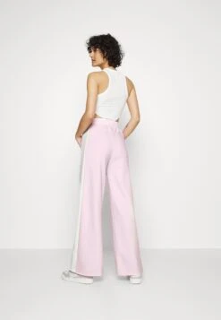 Adidas Originals Wide Leg - Pantalon De Survêtement - Clear Pink -ASOS 8c28e58a41ce42668c177592b854c9c7