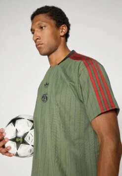 Adidas Originals FC BAYERN MUNICH ICON JERSEY - Article De Supporter D'équipe De Club - Base Green -ASOS 8ee730d311584e6dadb7be3b797d8958