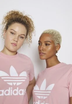 Adidas Originals Trefoil Tee - T-Shirt Imprimé - Light Pink -ASOS 9069cb12ec7e402994b82bc3a7da9058