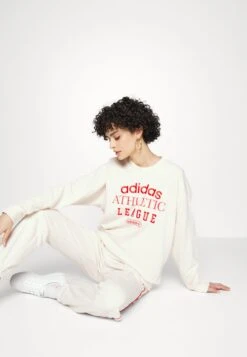 Adidas Originals Retro Luxury Crew - Sweatshirt - White -ASOS 91183a6fee774d8aa0620fcc5657183f