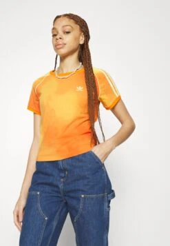 Adidas Originals Tee - T-Shirt Imprimé - Bold Gold/Multicolor -ASOS 92818e346b824ddb81061b2cd483619c