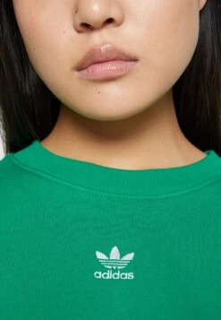 Adidas Originals Adicolor Essentials Crew - Sweatshirt - Green -ASOS 92c68b59f77745c5b513b10aa9989168