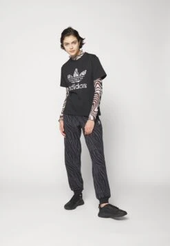 Adidas Originals Jogger - Pantalon De Survêtement - Carbon/Black -ASOS 94eb2c1243164ba38ec322b28dbaacf4