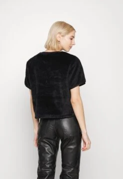 Adidas Originals Essentials Fluffy - T-Shirt Imprimé - Black -ASOS 95517e6b713b42e1ae4c96372df96bdc