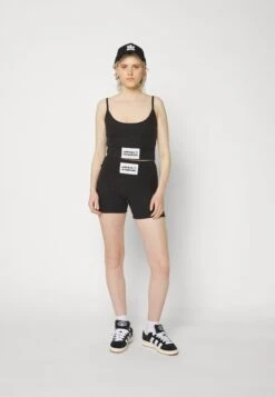 Adidas Originals Towel Bra Top - Débardeur - Black -ASOS 95ee1d9d5e8747f2b144c45c05e2412e