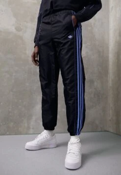 Adidas Originals Pant - Pantalon De Survêtement - Black 12 Adidas Originals Pant - Pantalon De Survêtement - Black -ASOS 9690539e89a74a8694fc8801945588b8