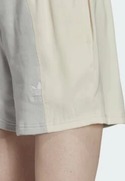 Adidas Originals Adicolor Split Trefoil - Short - White -ASOS 97315cd1e2bd45438c993229bf58d9a6