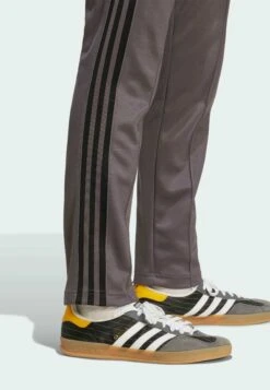 Adidas Originals CLASSIC TP - Pantalon De Survêtement - Grey Strata Black -ASOS 99a98f68a12d4d419d527af70025485a
