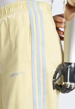 Adidas Originals Wide Leg Pants - Pantalon Classique - Almost Yellow -ASOS 99dd93b2161c46a38fb74e082c632a6b