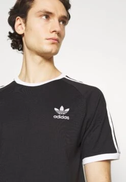 Adidas Originals Stripes Tee Unisex - T-Shirt Imprimé - Black -ASOS 9b64865b9874421d9c46c1821cb12be7