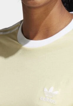 Adidas Originals Classics 3 Stripes - T-Shirt Imprimé - Almost Yellow -ASOS 9c53cf7a1b4f45e7ba285f9904a2ee43
