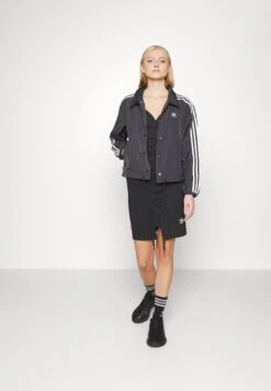 Adidas Originals Coach Jacket - Veste Légère - Black -ASOS 9d21f75c4d524ab58ed7927e83a7a82e