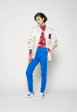 Adidas Originals Classi - Pantalon De Survêtement - Bluebird -ASOS 9da9b9dd8309410a8f02f266a87f7598