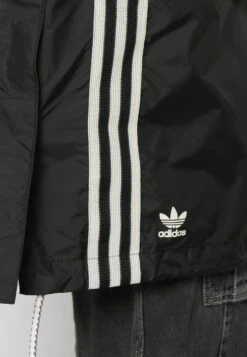 Adidas Originals Adicolor 70S Shiny - Parka - Black -ASOS 9fb2b3f54bf34f8292f61662c6507411