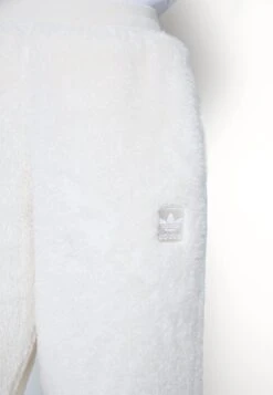 Adidas Originals Essentials Fluffy Pants - Pantalon De Survêtement - White -ASOS a3fe61116b4a4ca38dc04e5a670c3733