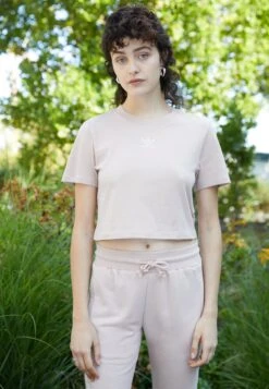 Adidas Originals Cropped Tee - T-Shirt Basique - Ash Pearl -ASOS a413f144de34478bbdcd9f01dc939e6e