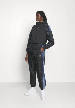 Adidas Originals Archive Cutline Cropped Hoodie - Sweatshirt - Black -ASOS a418da274ffd4b10834e496405b94774