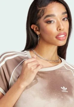 Adidas Originals Colour Fade Stripes - T-Shirt Imprimé - Beige -ASOS a4d2e176ec584545a0816a85a8acc534