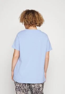 Adidas Originals Trefoil Tee - T-Shirt Imprimé - Blue Dawn -ASOS a5f7c8b540d24dd486981a5e488c7c32