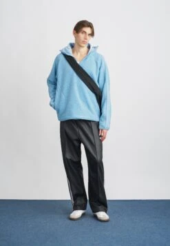 Adidas Originals Sweat Polaire - Ash Blue -ASOS a6d3ff402f36443dae2e402d695edef6