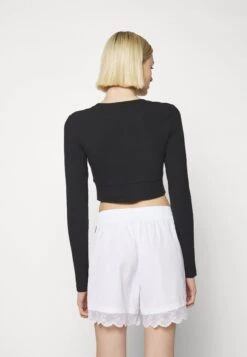 Adidas Originals Essentials - T-Shirt À Manches Longues - Black -ASOS a715d6465e2446da8e8f47b88e3b0d13