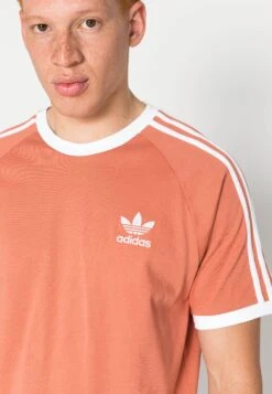 Adidas Originals Stripes Tee Unisex - T-Shirt Imprimé - Brown -ASOS a937582b1dc64aa7ad3bfc2c081384c9