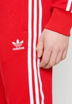 Adidas Originals Unisex - Pantalon De Survêtement - Better Scarlet/White -ASOS a9bdaba26f274a4b83cee0ae71a6d307