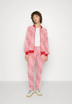 Adidas Originals Adicolor 70S - Veste De Survêtement - True Pink -ASOS aa5855c352e64ec6b4f827d840a4c149