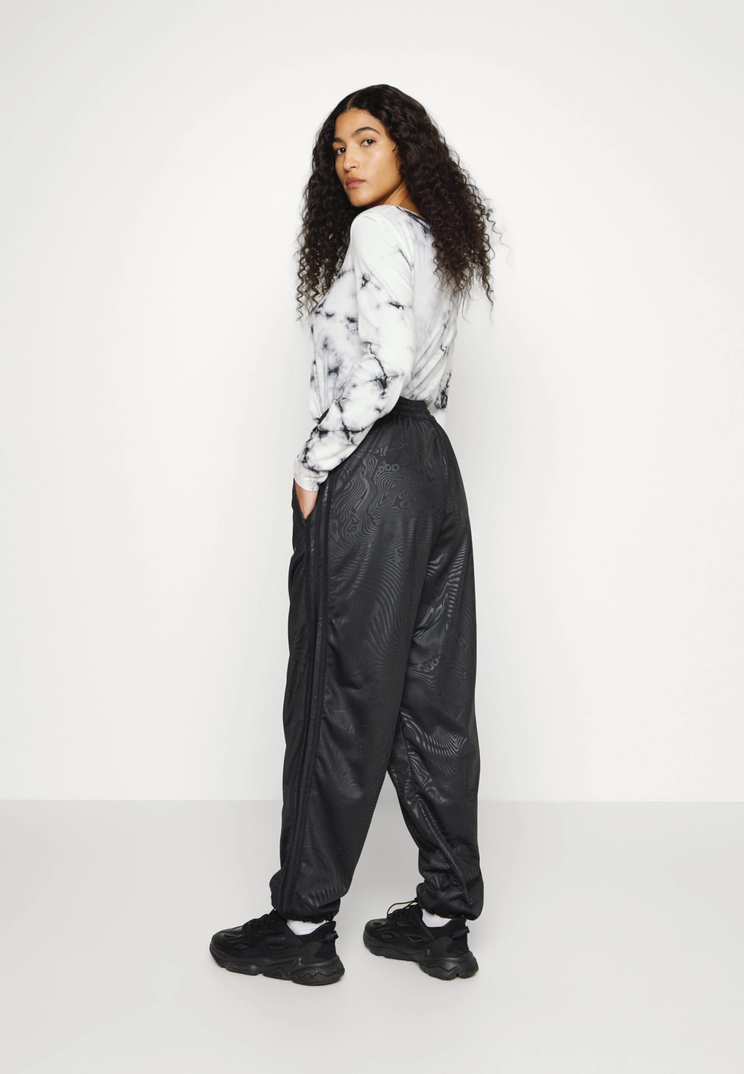 Adidas Originals Marble Firebird Track Pant - Pantalon De Survêtement - Black 4 Adidas Originals Marble Firebird Track Pant - Pantalon De Survêtement - Black – Image 4