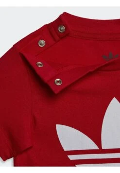 Adidas Originals Short Sleeve - T-Shirt Imprimé - Red -ASOS ab252d863e4445ae8f22b8df599a8595