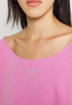 Adidas Originals Slouchy Crew - Sweatshirt - Bliss Orchid -ASOS ae2a5417d465452bad05bc3de8f83543