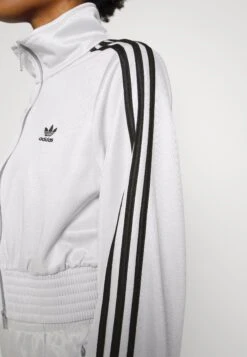 Adidas Originals Track - Veste Légère - Matte Silver -ASOS ae6f00077f944647b09277beaaf6d401